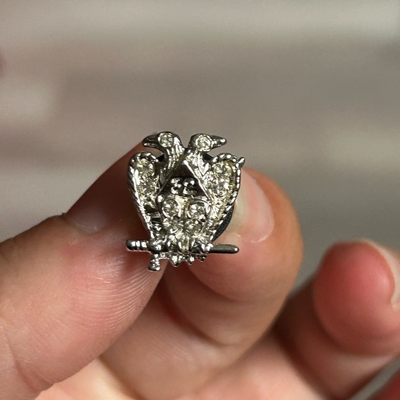 5/$25 cost of arms Elegant Silver and Gold Women's Brooch 🤓 - Picture 1 of 7